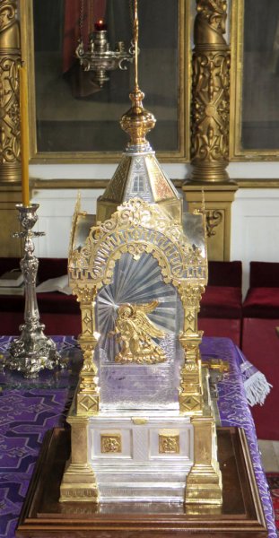 Дарохранительница (вид сбоку)